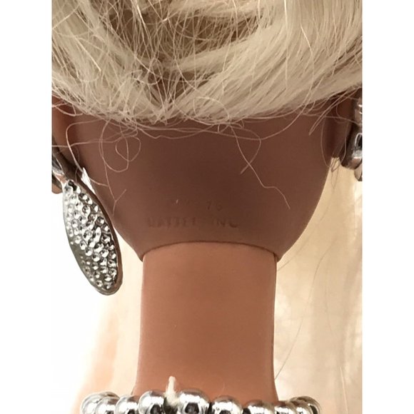 Barbie Doll Long Blonde Hair Blue Gold Eyes Silver Necklace & Earrings Nude GUC - Picture 5 of 8